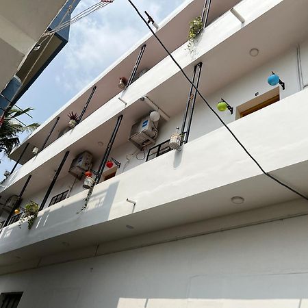 ホテル Kavieya Residency Pūrnānkuppam エクステリア 写真
