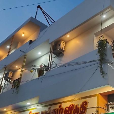 ホテル Kavieya Residency Pūrnānkuppam エクステリア 写真