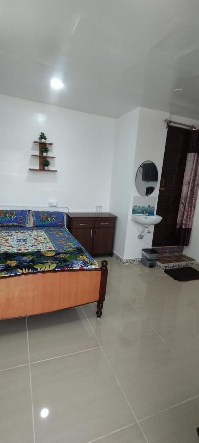 ホテル Kavieya Residency Pūrnānkuppam エクステリア 写真