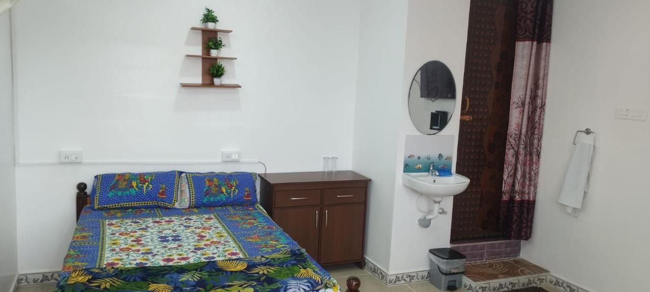 ホテル Kavieya Residency Pūrnānkuppam エクステリア 写真
