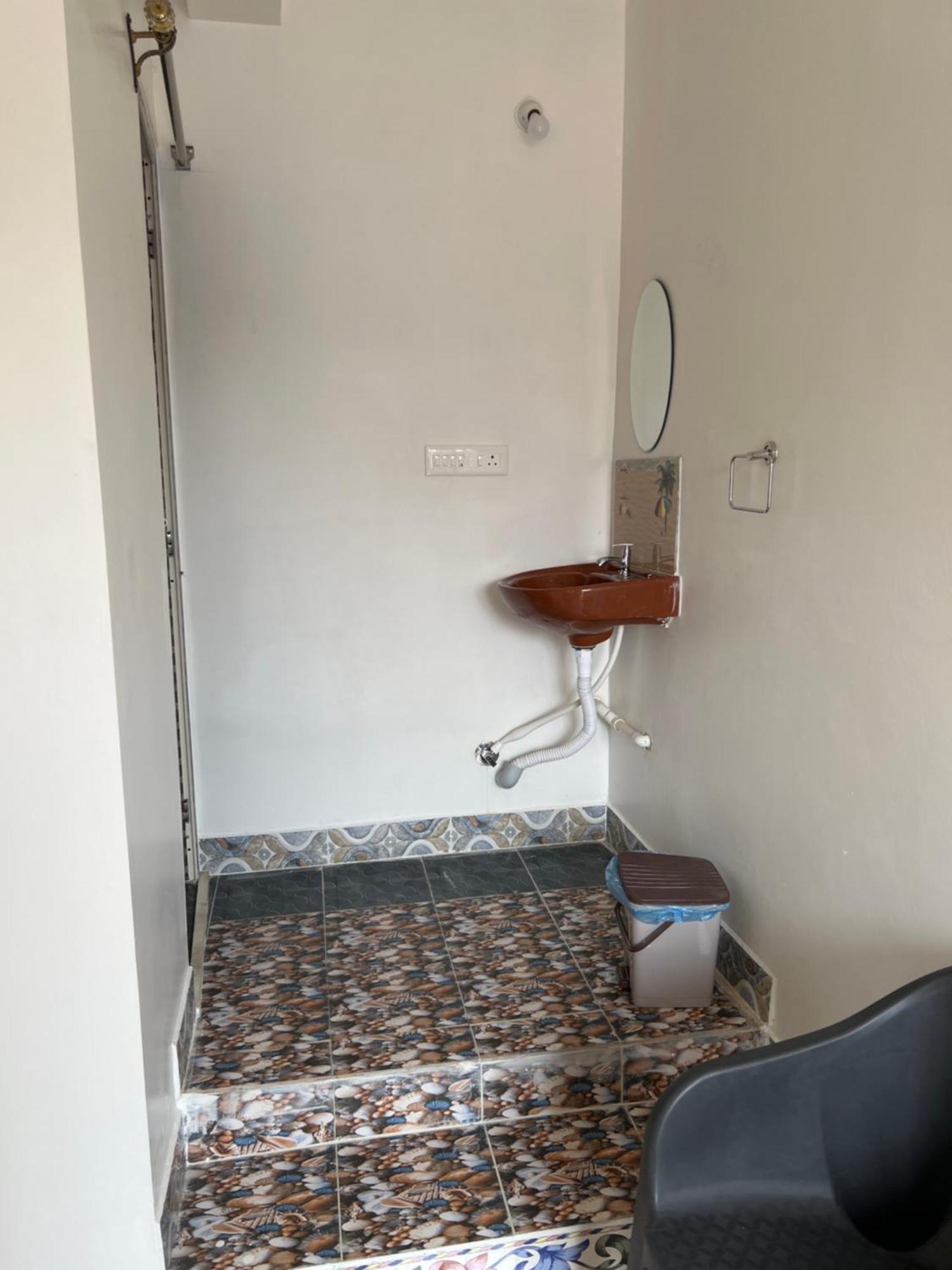ホテル Kavieya Residency Pūrnānkuppam エクステリア 写真