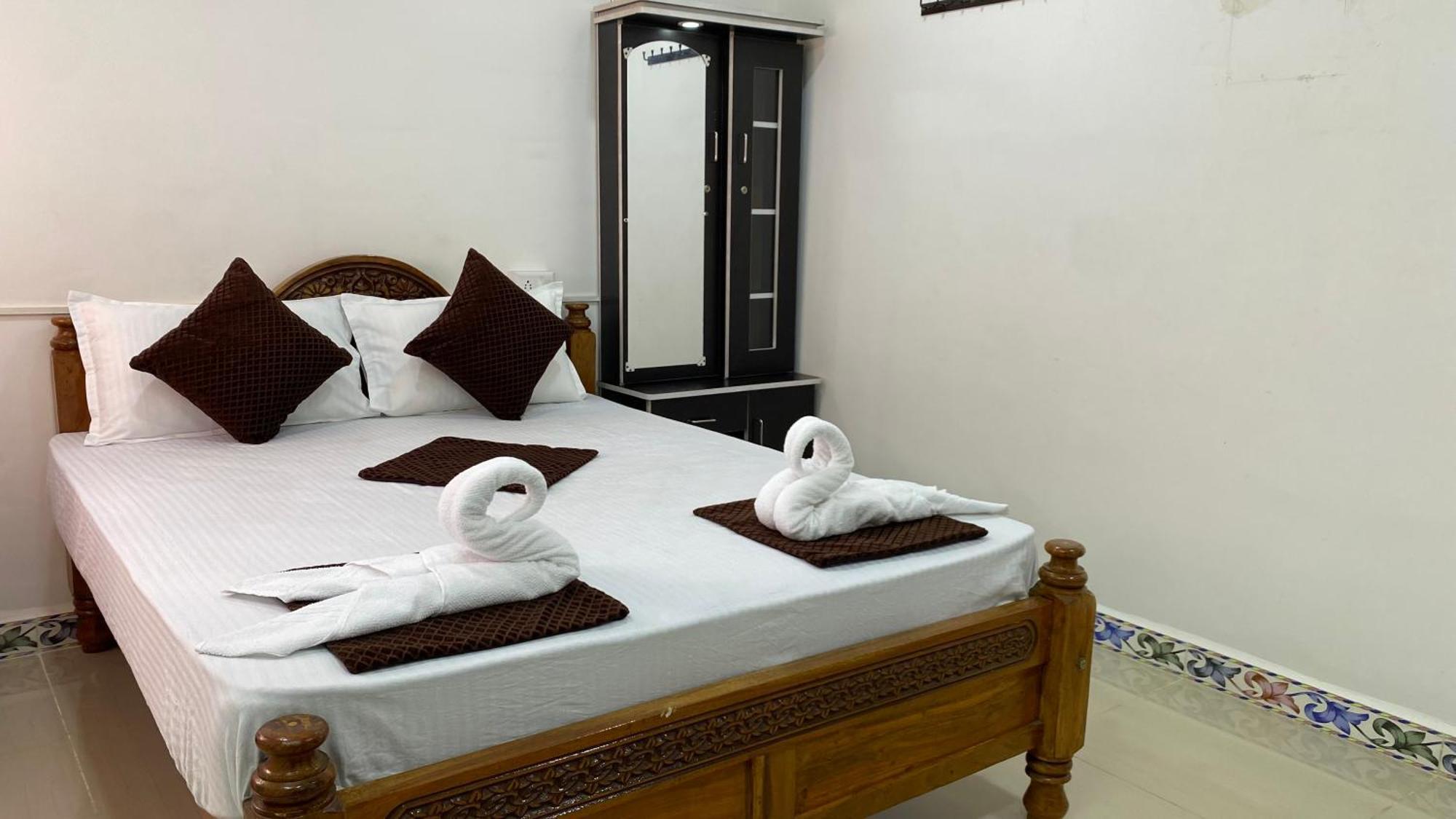 ホテル Kavieya Residency Pūrnānkuppam エクステリア 写真