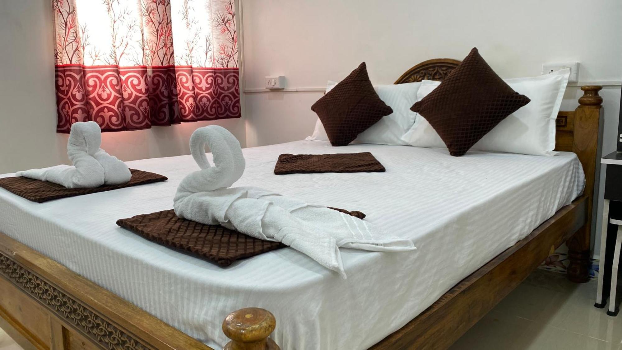 ホテル Kavieya Residency Pūrnānkuppam エクステリア 写真