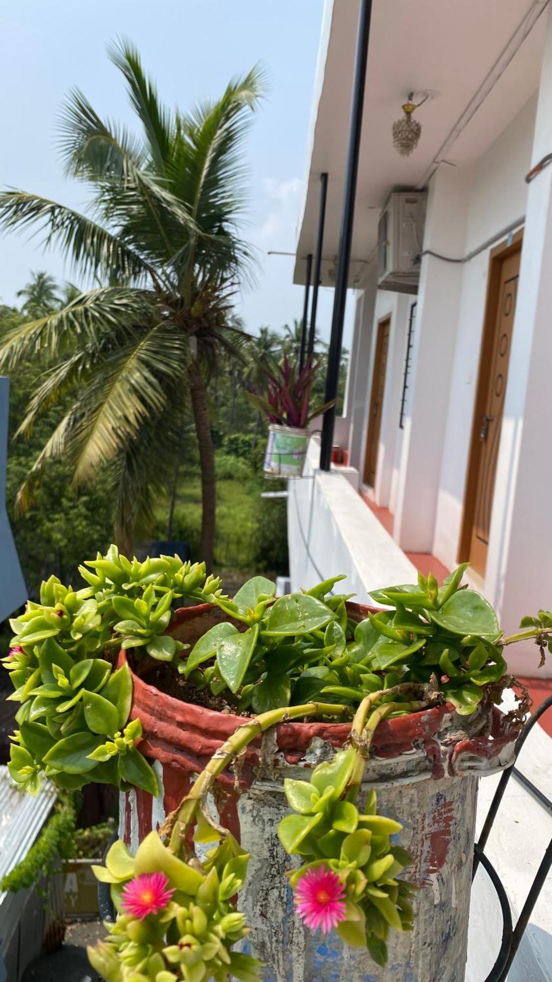 ホテル Kavieya Residency Pūrnānkuppam エクステリア 写真